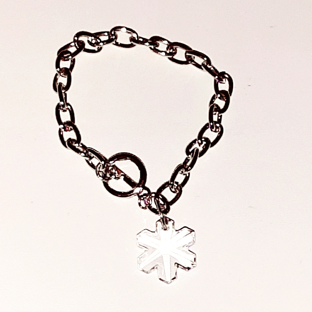 NEW Gorgeous Snowflake Hand Crafted bracelet